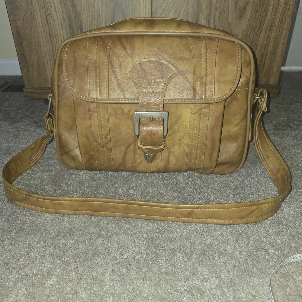 Vintage American Tourister 9011 shoulder tote color Palomino Purse Traveler